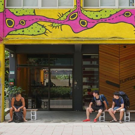 Flip Flop Hostel - Main Station Taipei Exterior photo