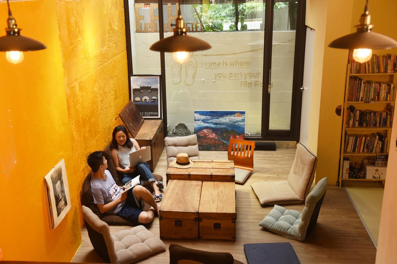 Flip Flop Hostel - Main Station Taipei Exterior photo