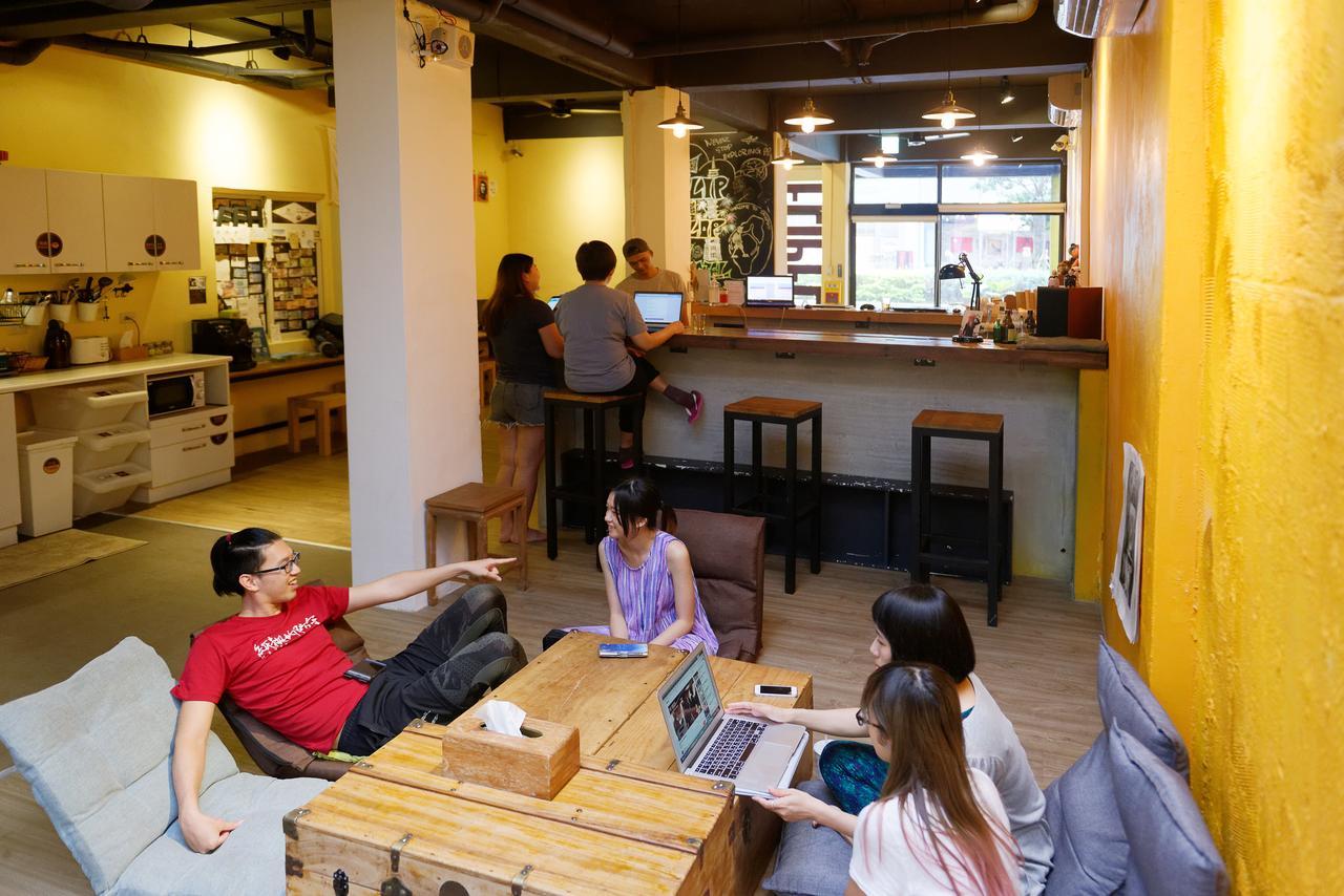 Flip Flop Hostel - Main Station Taipei Exterior photo