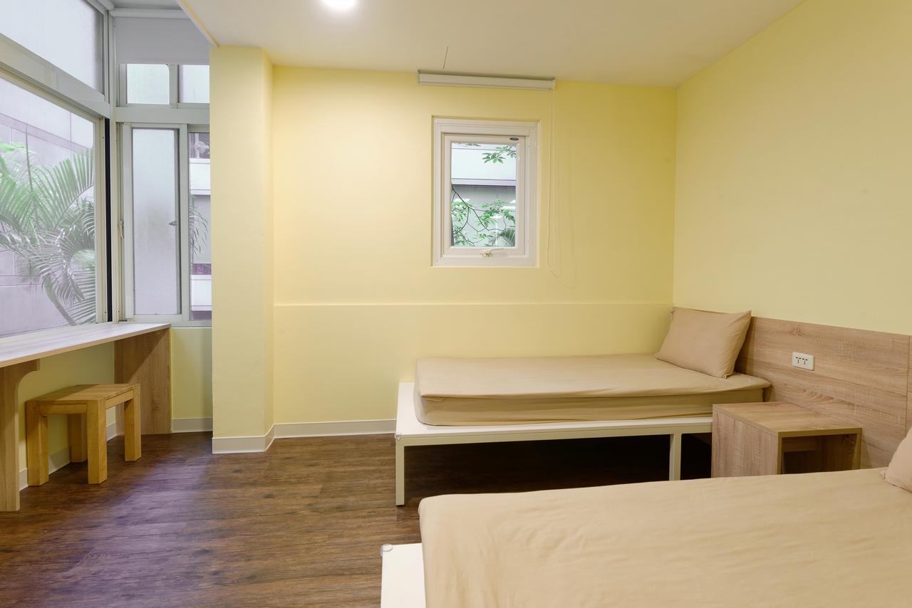 Flip Flop Hostel - Main Station Taipei Exterior photo