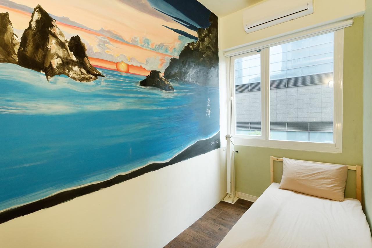 Flip Flop Hostel - Main Station Taipei Exterior photo