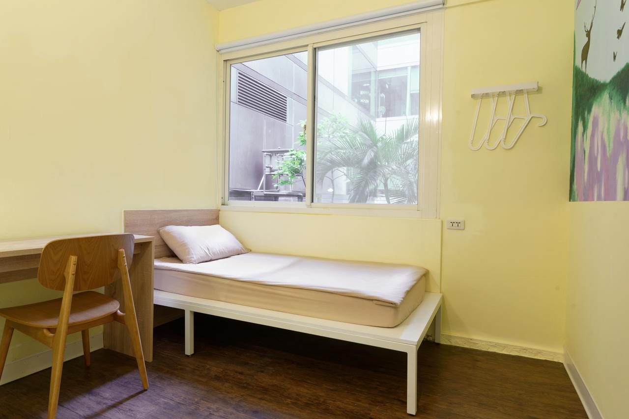 Flip Flop Hostel - Main Station Taipei Exterior photo