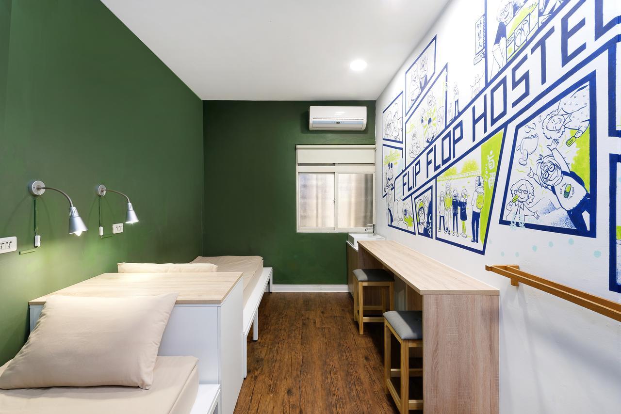 Flip Flop Hostel - Main Station Taipei Exterior photo