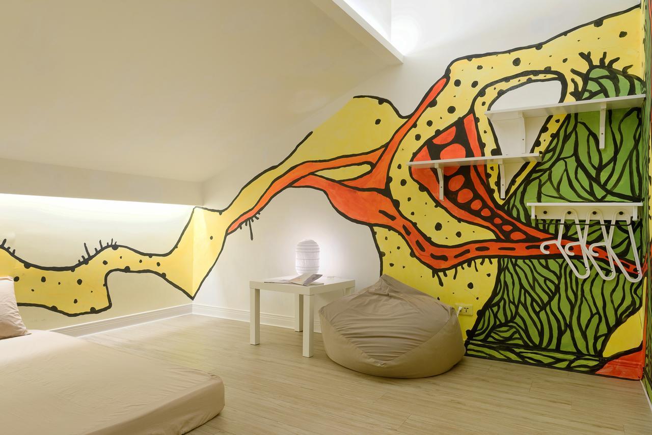 Flip Flop Hostel - Main Station Taipei Exterior photo