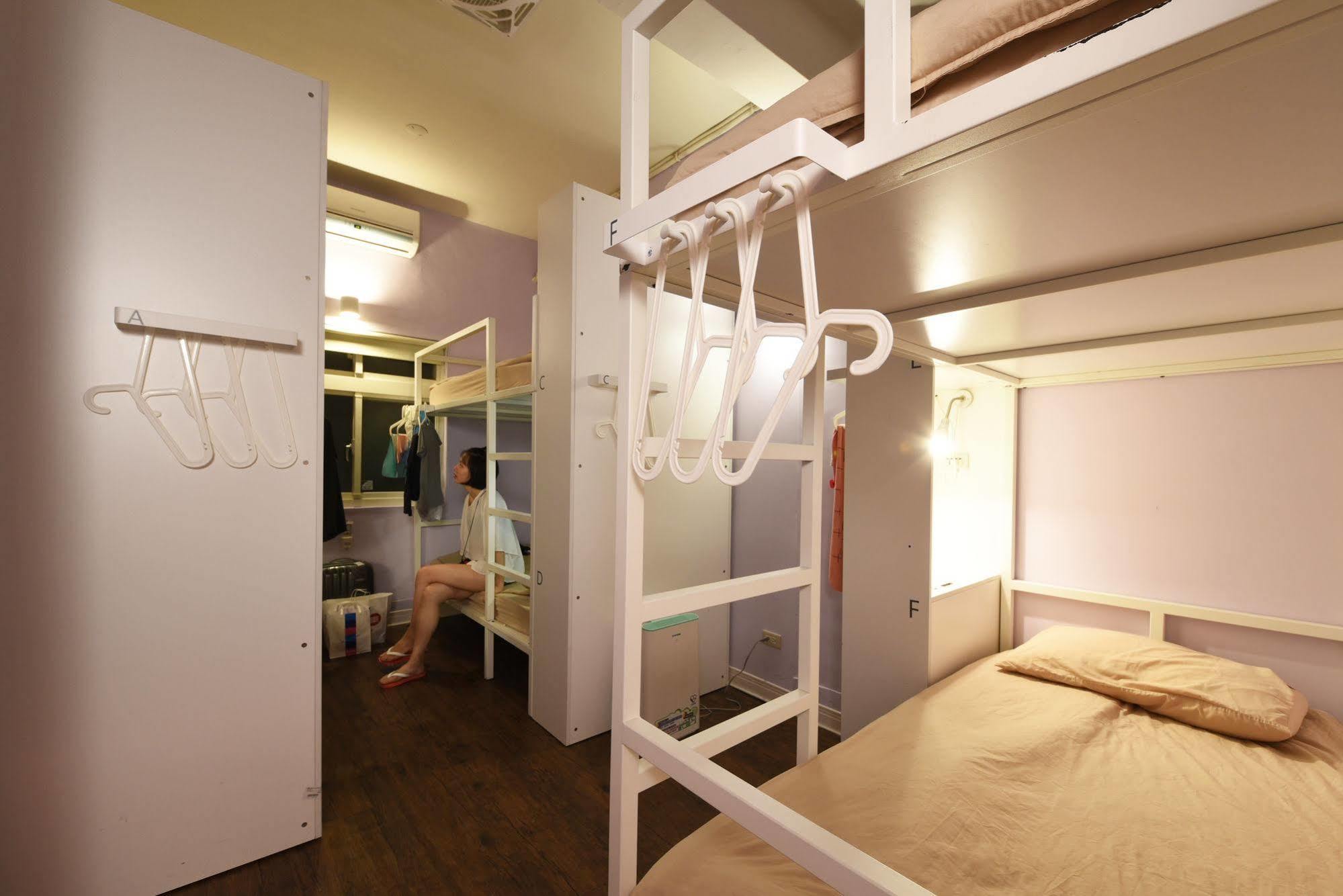 Flip Flop Hostel - Main Station Taipei Exterior photo