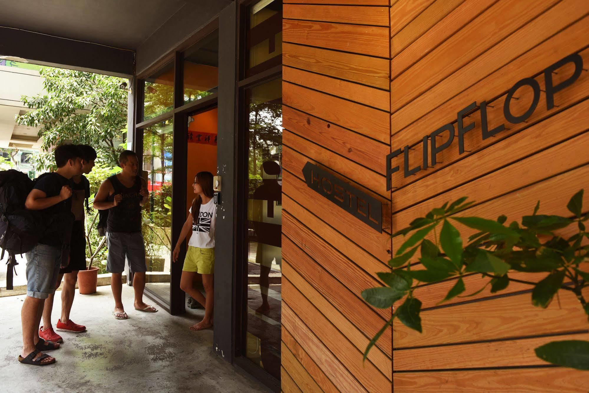 Flip Flop Hostel - Main Station Taipei Exterior photo