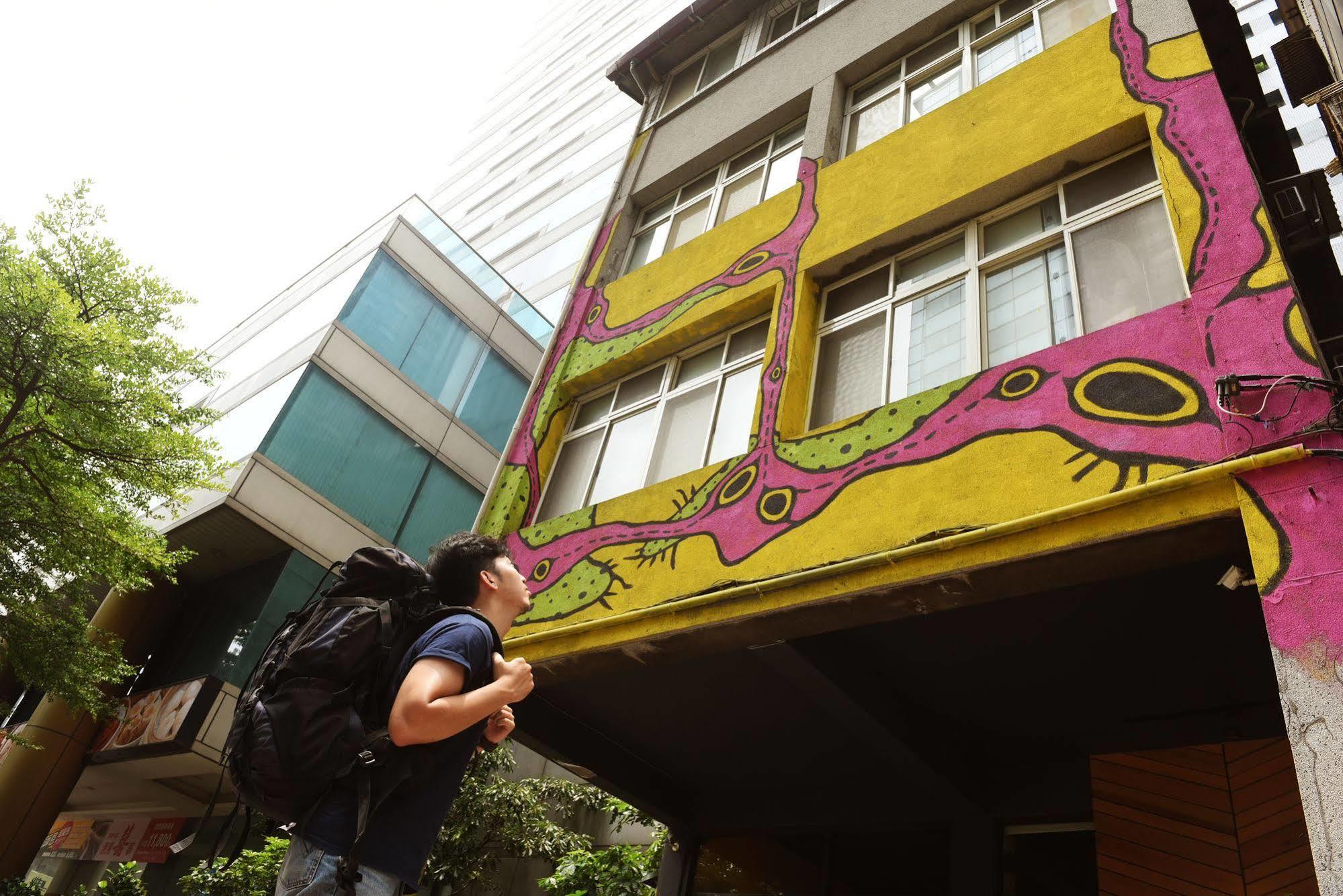 Flip Flop Hostel - Main Station Taipei Exterior photo